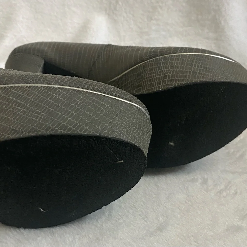 Stylish JustFab Gray “Enid” Heels - Picture 3 of 3